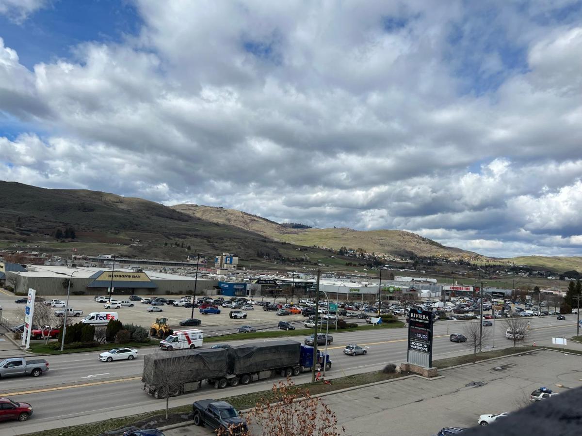 Divya Sutra Plaza And Conference Centre, Vernon, Bc ภายนอก รูปภาพ