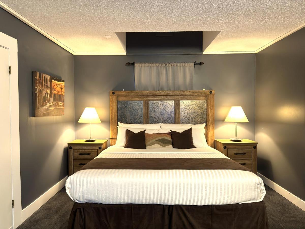 Divya Sutra Plaza And Conference Centre, Vernon, Bc ภายนอก รูปภาพ