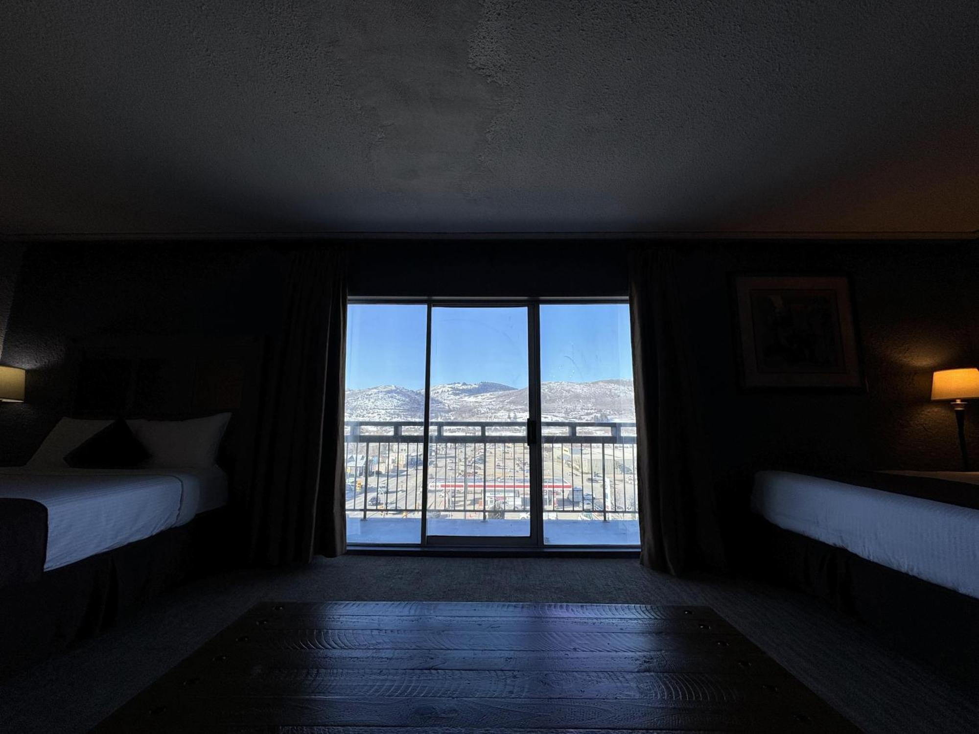 Divya Sutra Plaza And Conference Centre, Vernon, Bc ภายนอก รูปภาพ